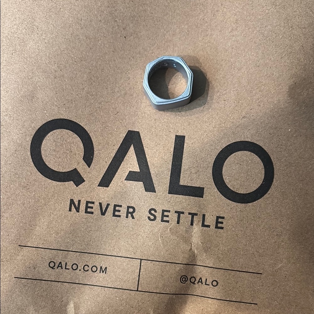 QALO Unisex Silver Silicone Ring